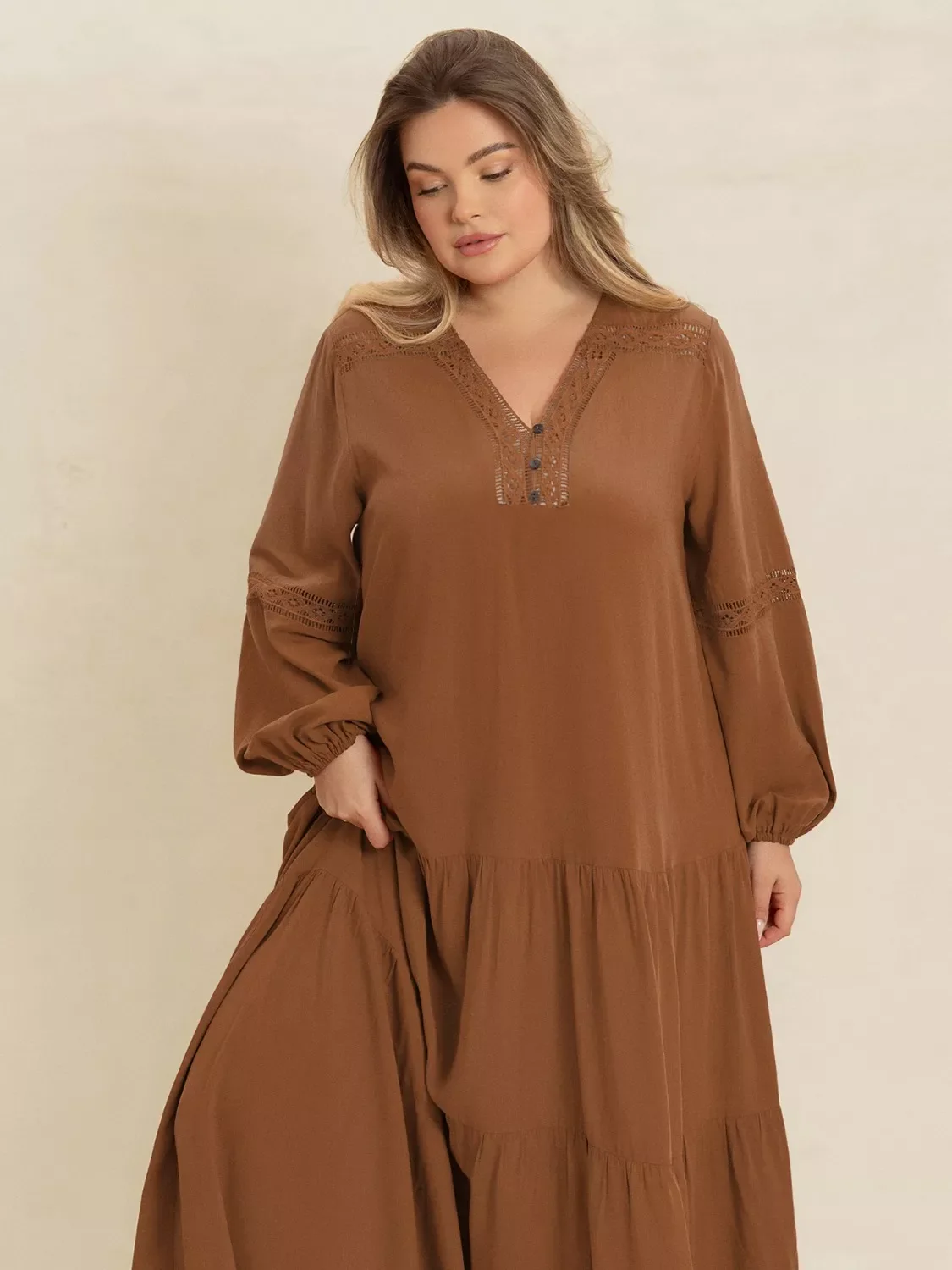 Plus Size Bohemian Tiered Maxi Dress with Balloon Sleeves - Image 2