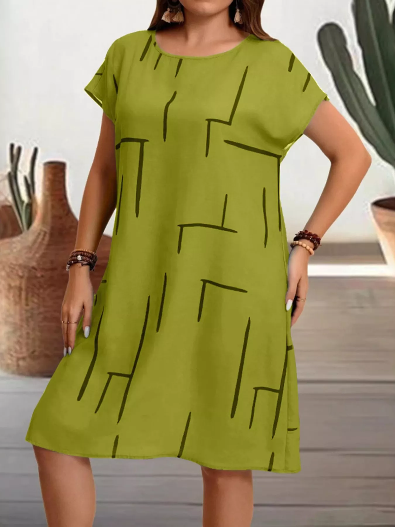 Plus Size Round Neck Short Sleeve Dress - Image 4