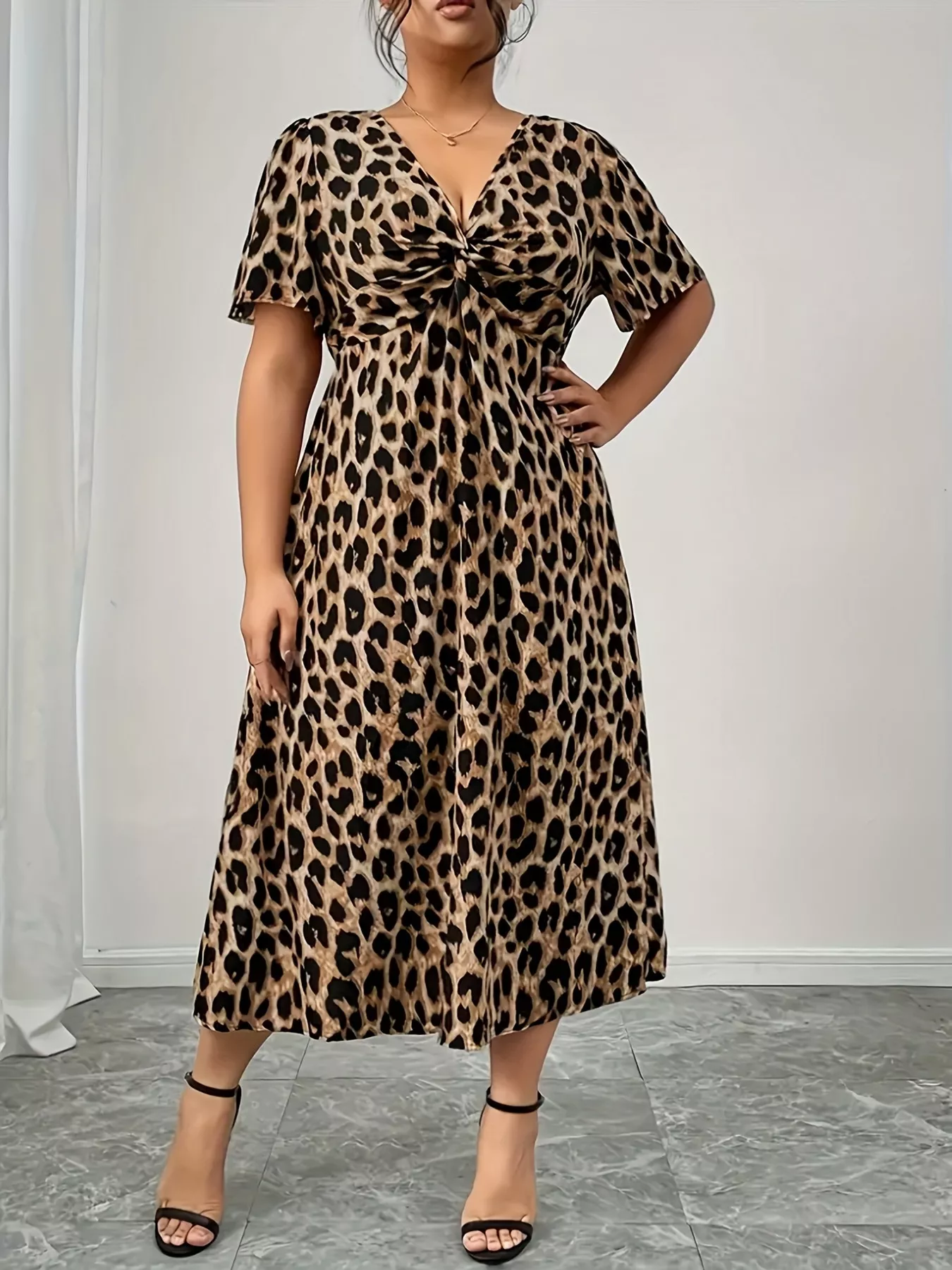 Plus Size Twisted Front Leopard Short Sleeve Dress - Image 4