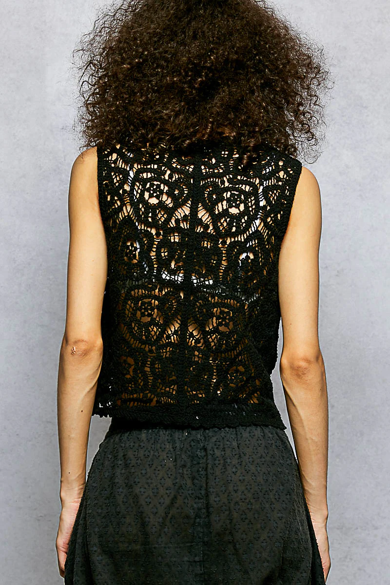 POL Button Down Cropped Crochet Vest with Scalloped Edge - Image 5