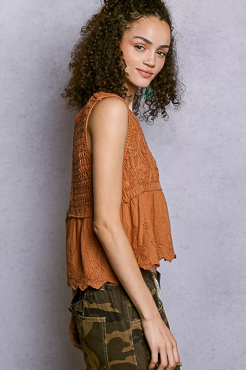 POL Crochet Cropped Tank with Scalloped Hem - Image 3