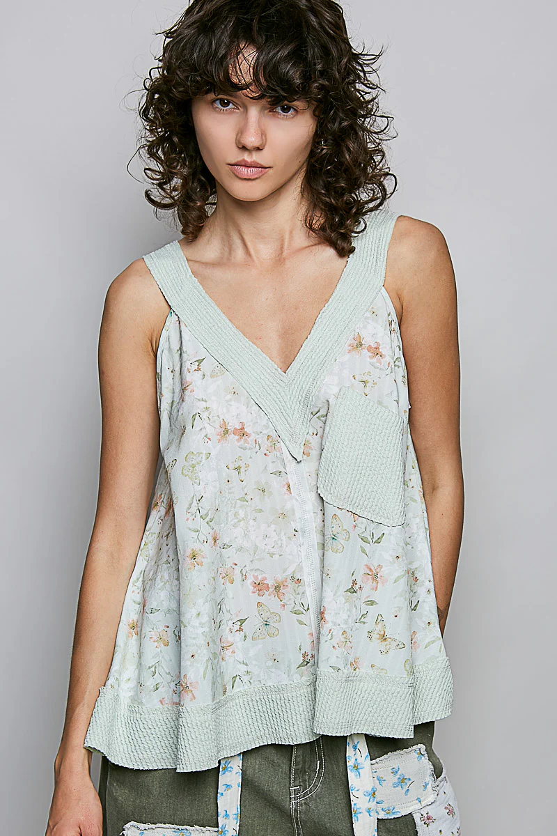 POL Floral V-Neck Tank with Front Pocket - Image 2