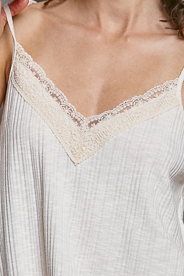 POL Lace Detail V-Neck Textured Knit Cami - Image 6