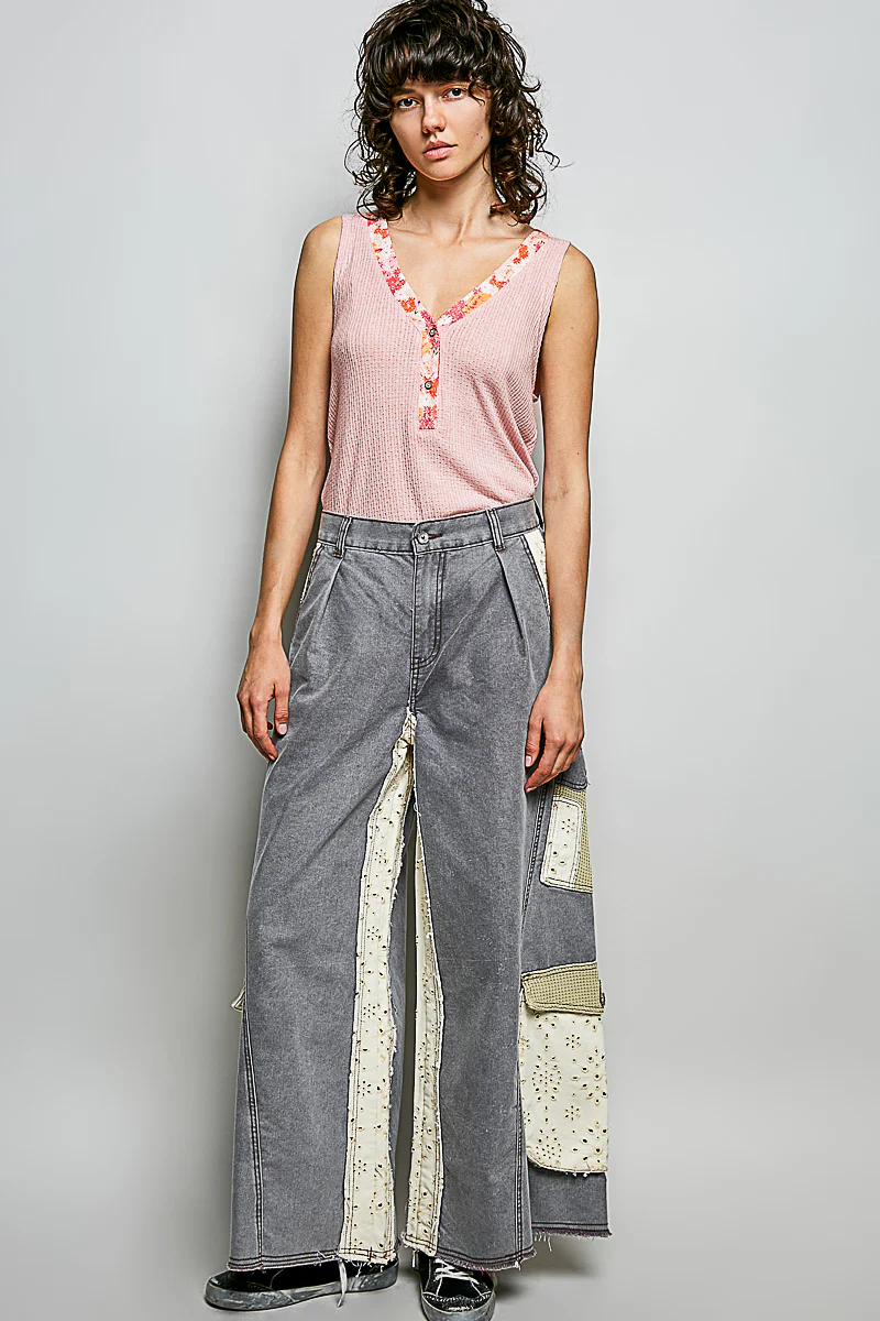 POL Ribbed V-Neck Tank with Contrast Floral Neckband - Image 5