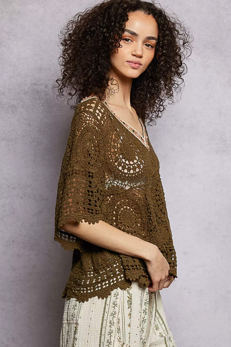 POL V-Neck Crochet Top with Scalloped Hem - Image 4