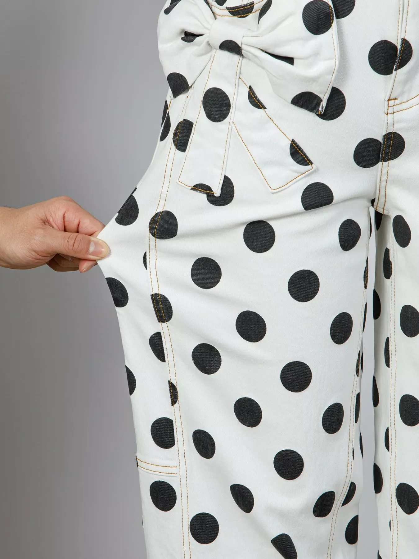 Polka Dot High-Waisted Jeans - Image 11