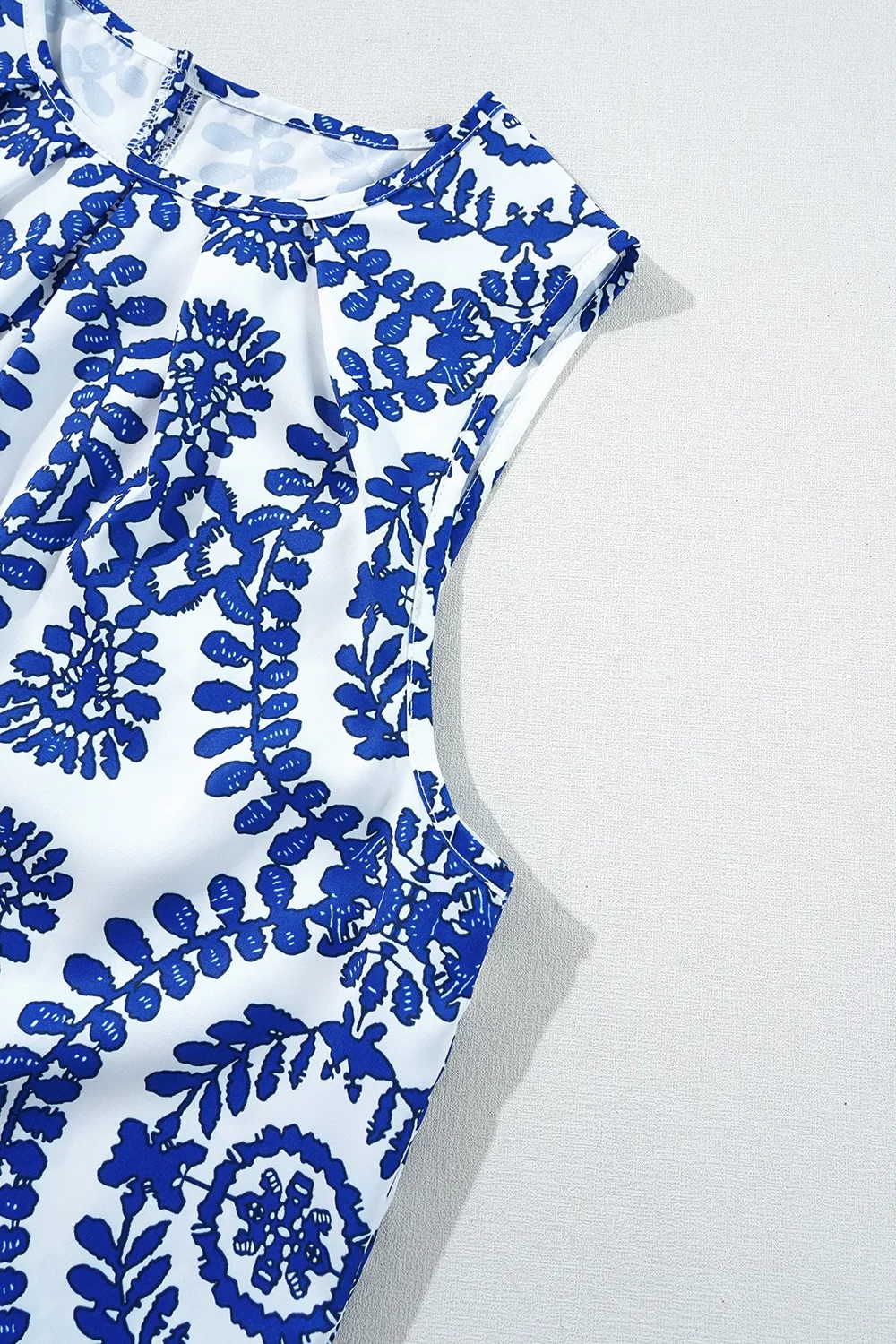 Printed Crew Neck Sleeveless Top - Image 12