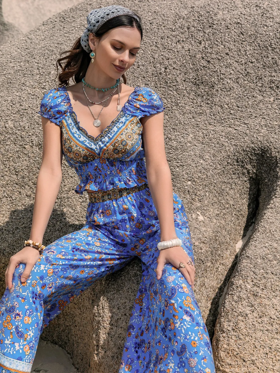 Printed V-Neck Top and Pants Set - Image 5