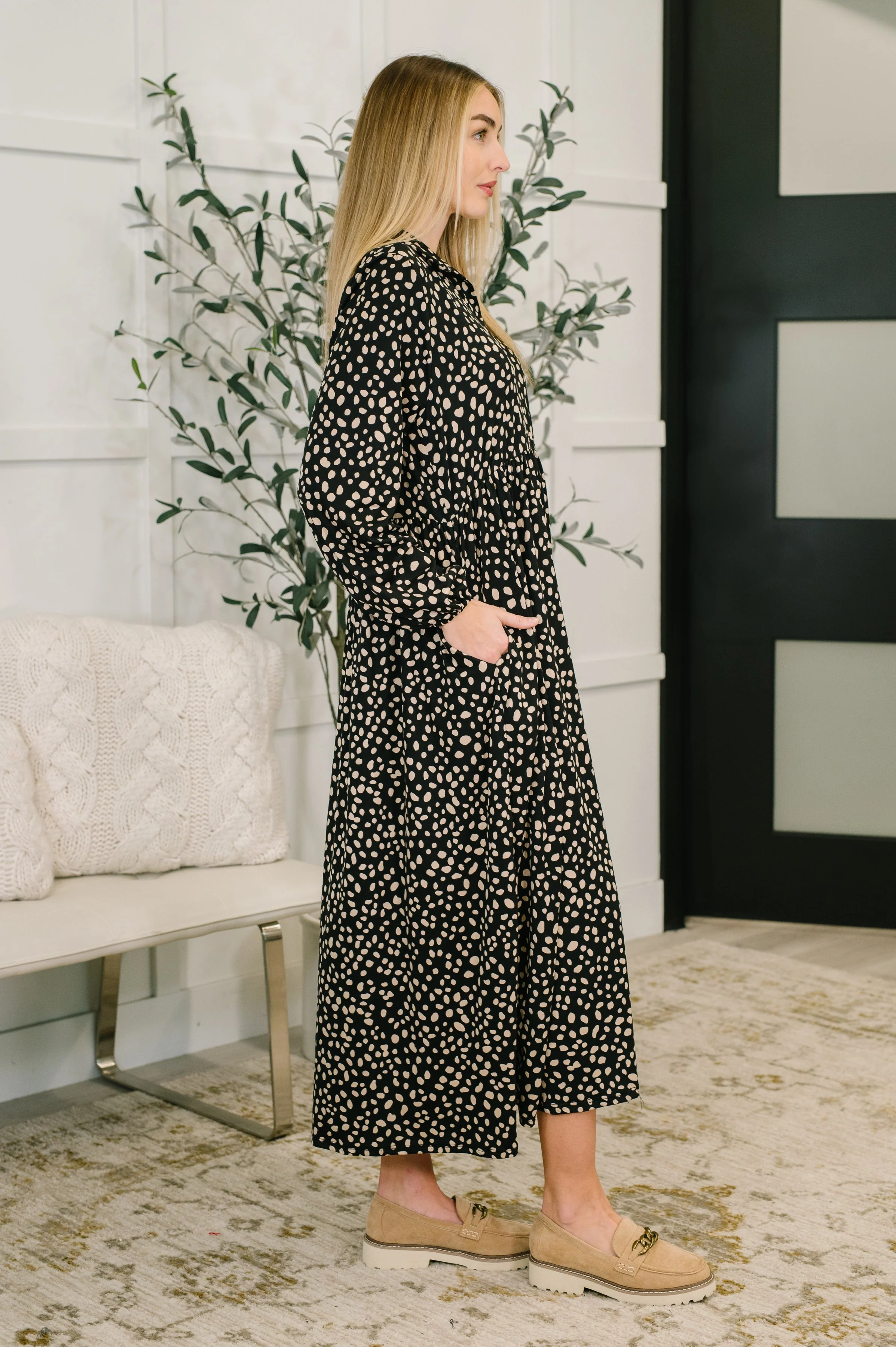 Promotional Proposal Collared Dress in Black and Khaki - Image 3