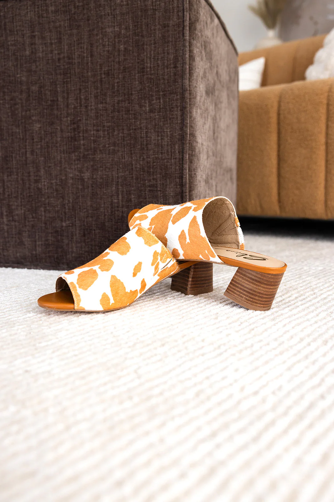 Richwood Peeptoe Tan and White Cowhide Slide - Image 5