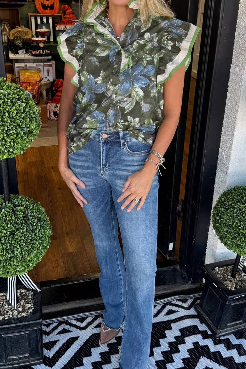 Ruffled Short Sleeve Floral Summer Blouse - Image 4