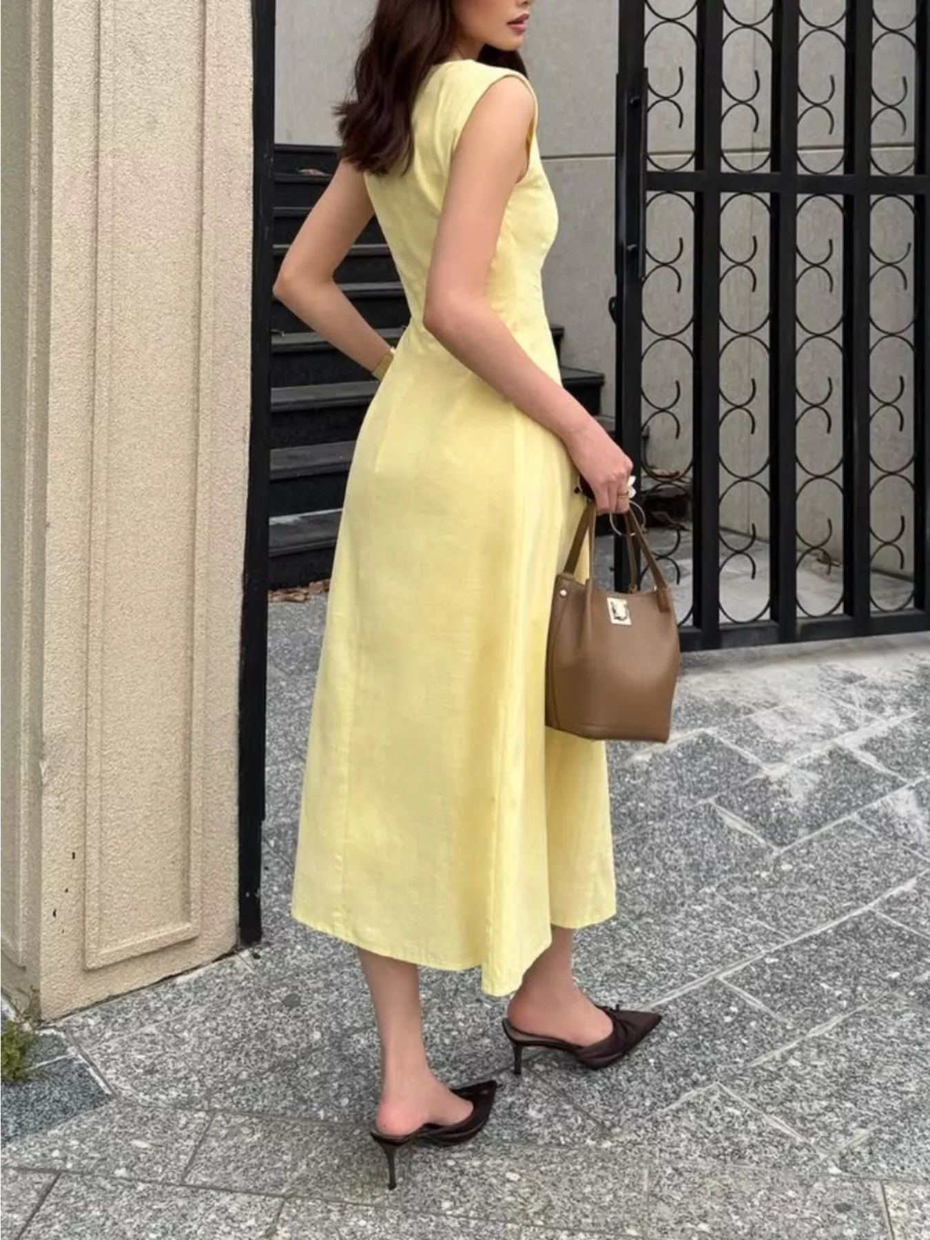 Sleeveless Scoop Neck A-Line Midi Dress - Image 2