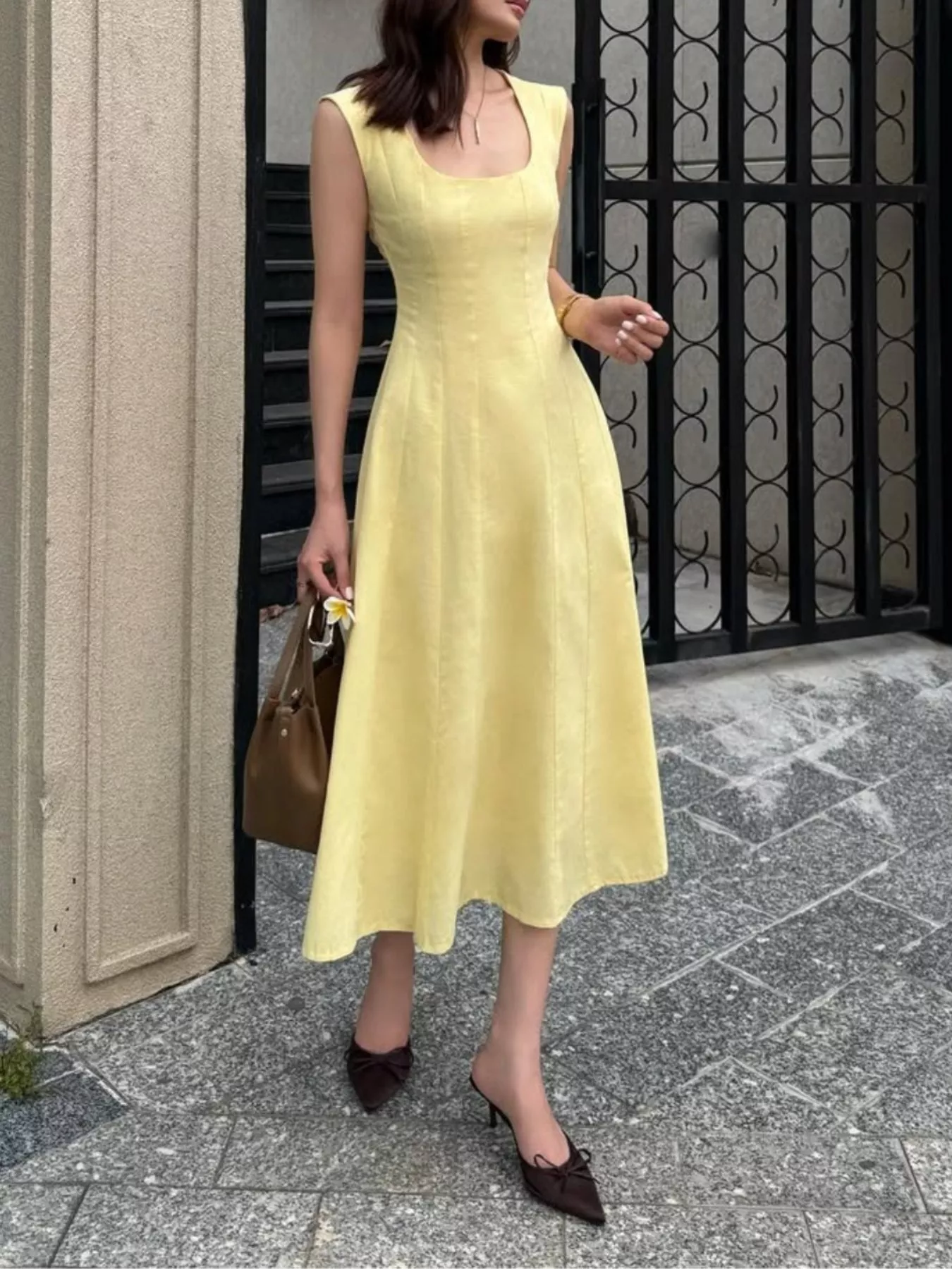 Sleeveless Scoop Neck A-Line Midi Dress - Image 3