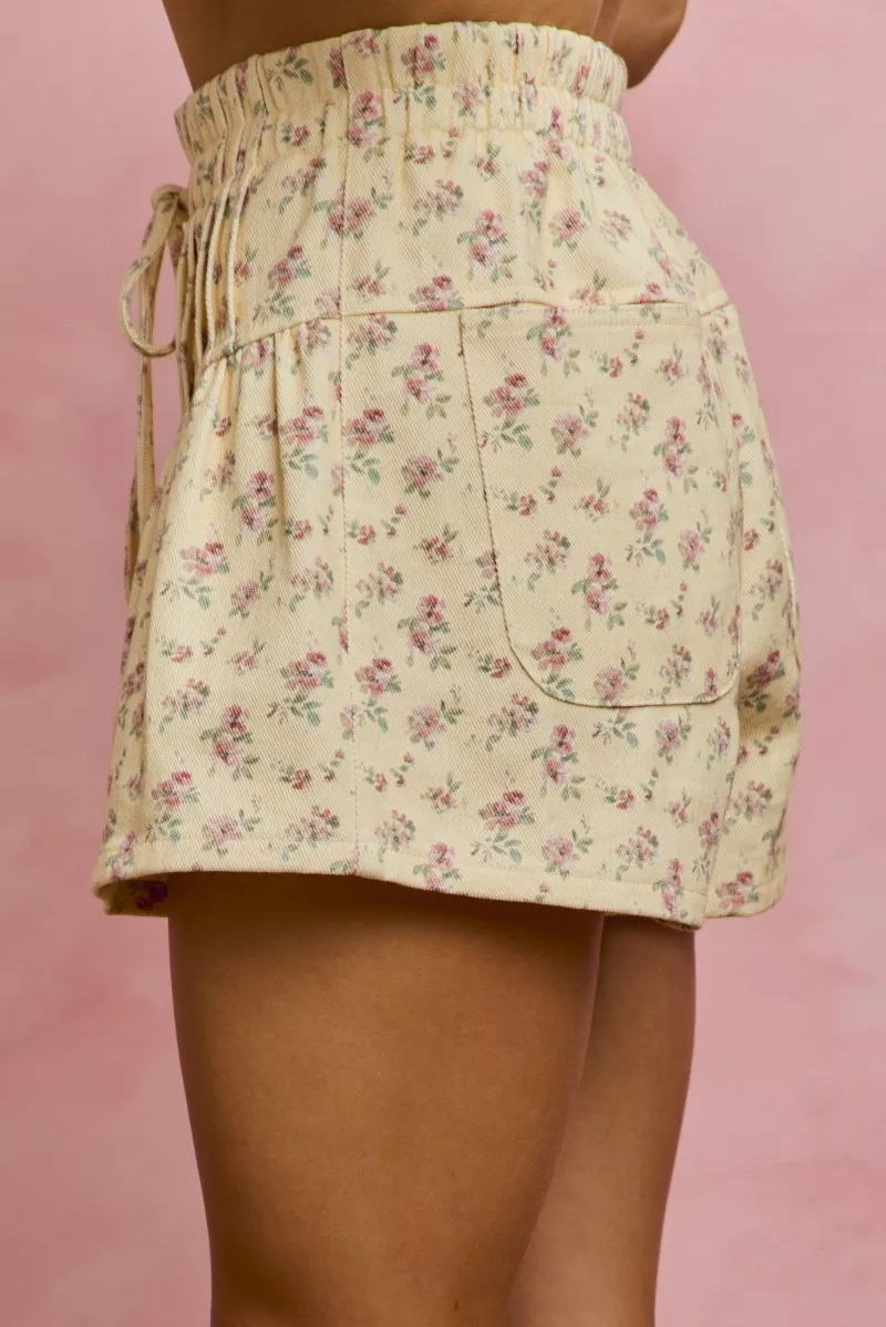 SO ME Floral Print Denim Pintuck Elastic Waist Shorts - Image 2