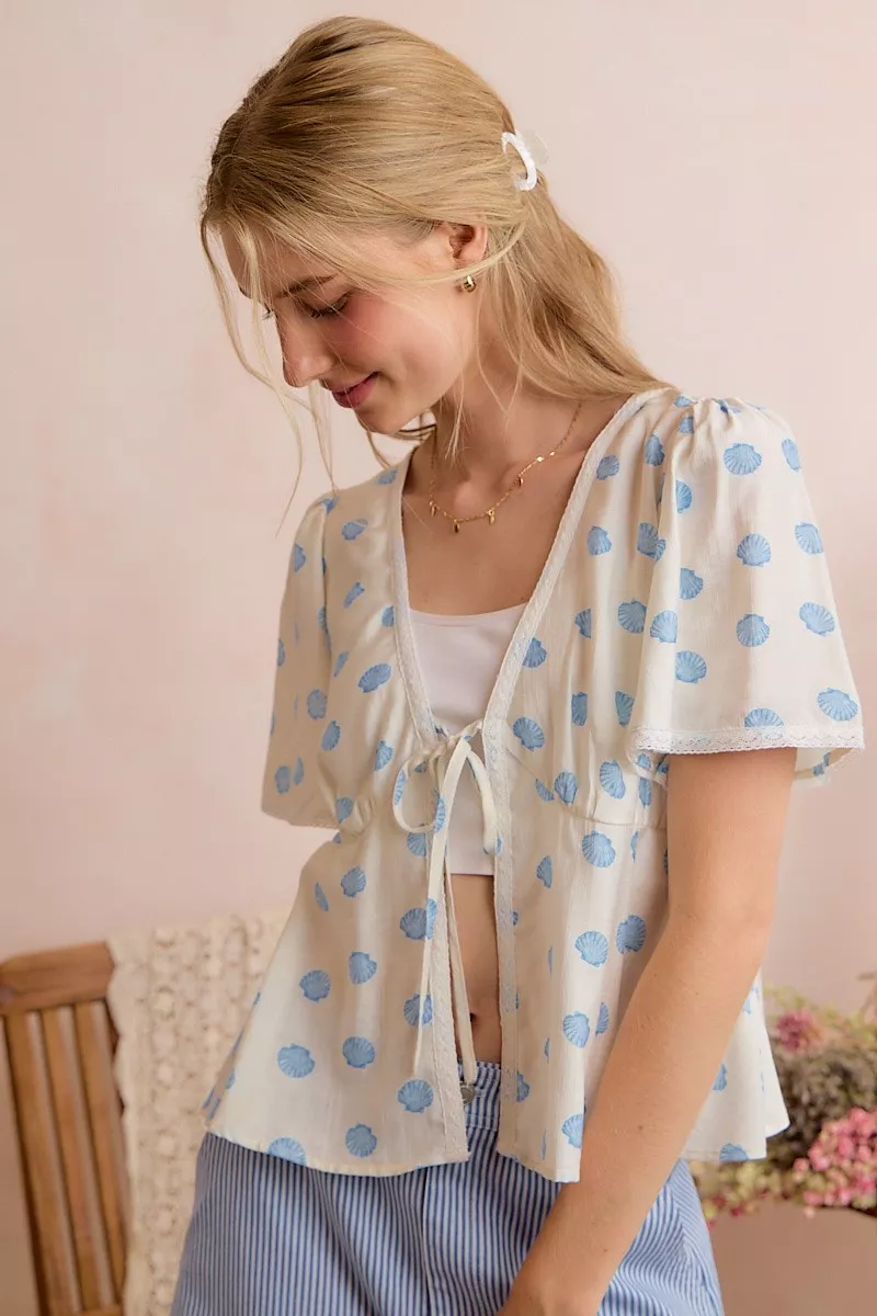 SO ME Shell Print Tie Front Flutter Sleeves Blouse Top - Image 12