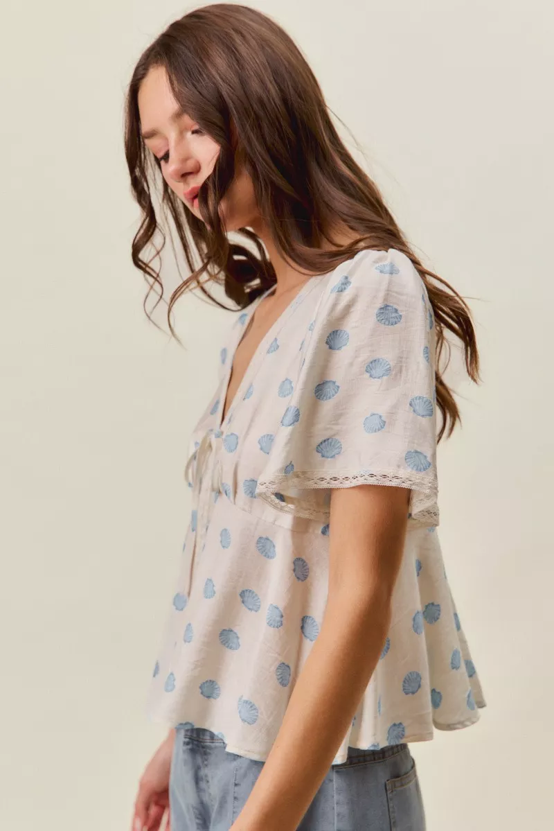 SO ME Shell Print Tie Front Flutter Sleeves Blouse Top - Image 2