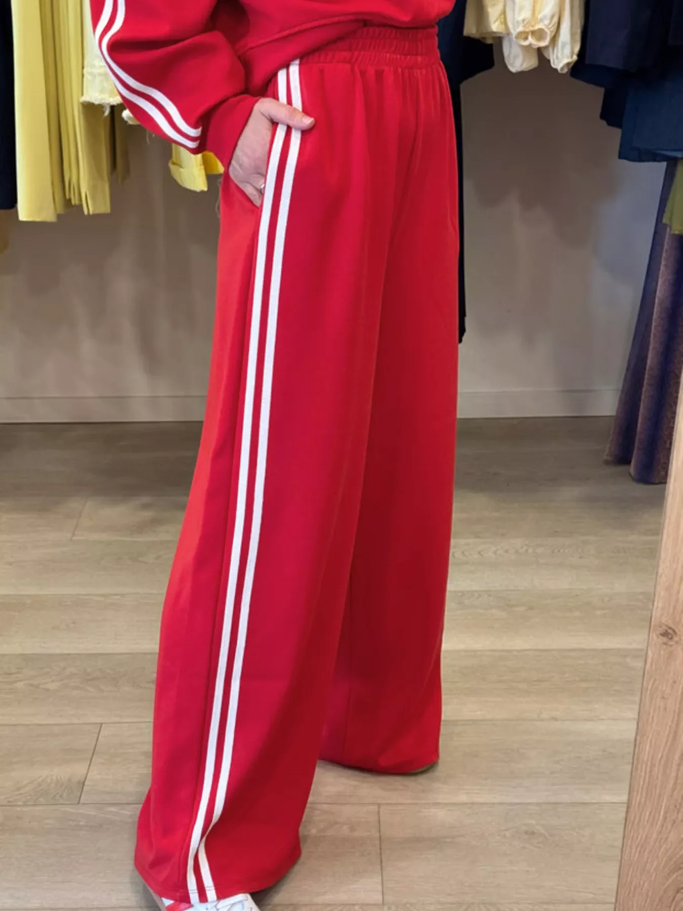 Striped Detail Crewneck Top and Elastic Sweatpants 2pcs Set - Image 2