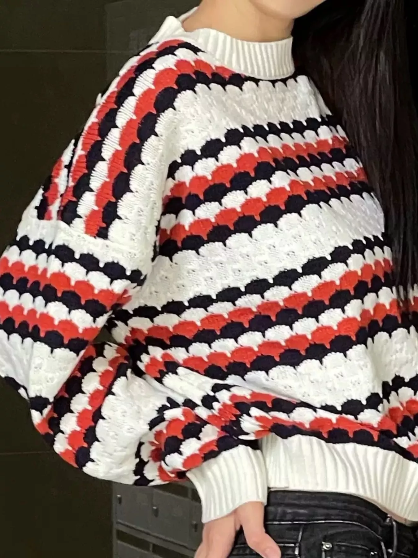 Striped Pattern Round Neck Sweater - Image 4