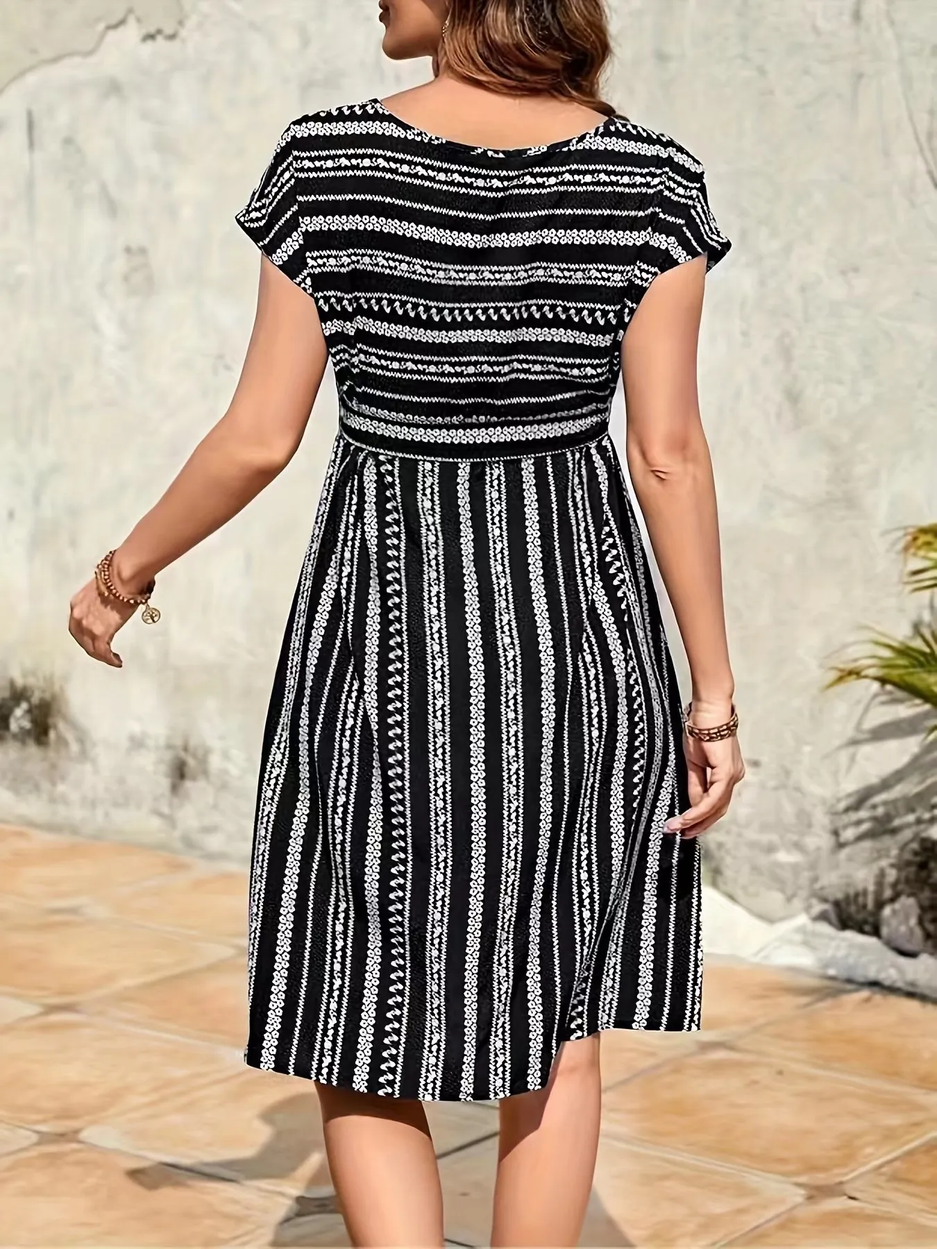 Striped Round Neck Short Sleeve Casual Dress - Image 8