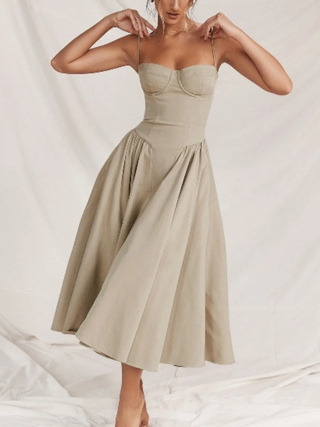 Sweetheart Neck Ruched Midi Dress - Image 5