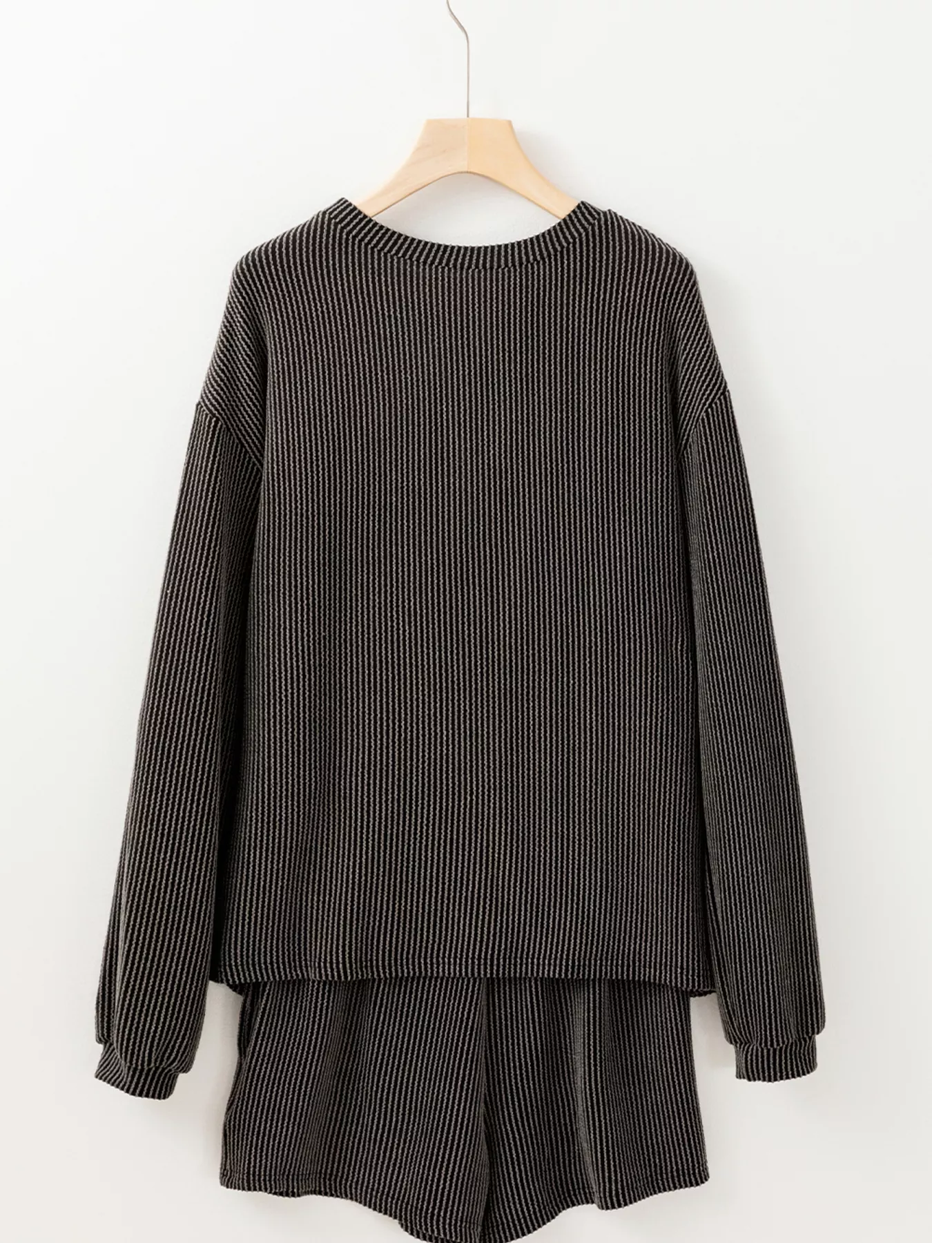 Thankful Letter Patched Sequin Bow Sleeve Twisted Ribbed Top and Short Set - Image 3