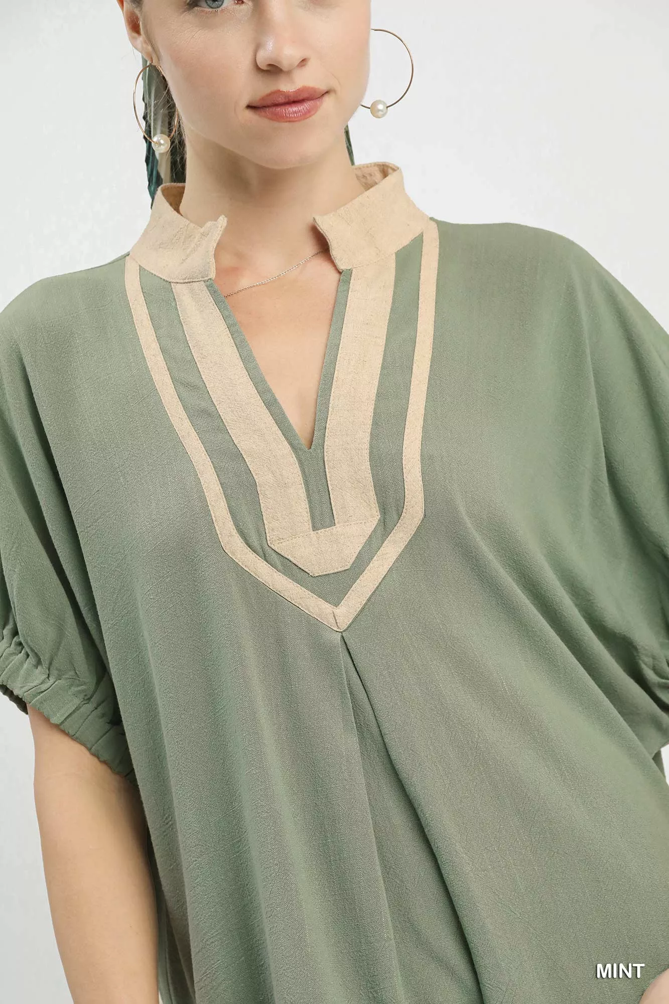 Umgee Linen Contrast Trim V-Neck Blouse - Image 4
