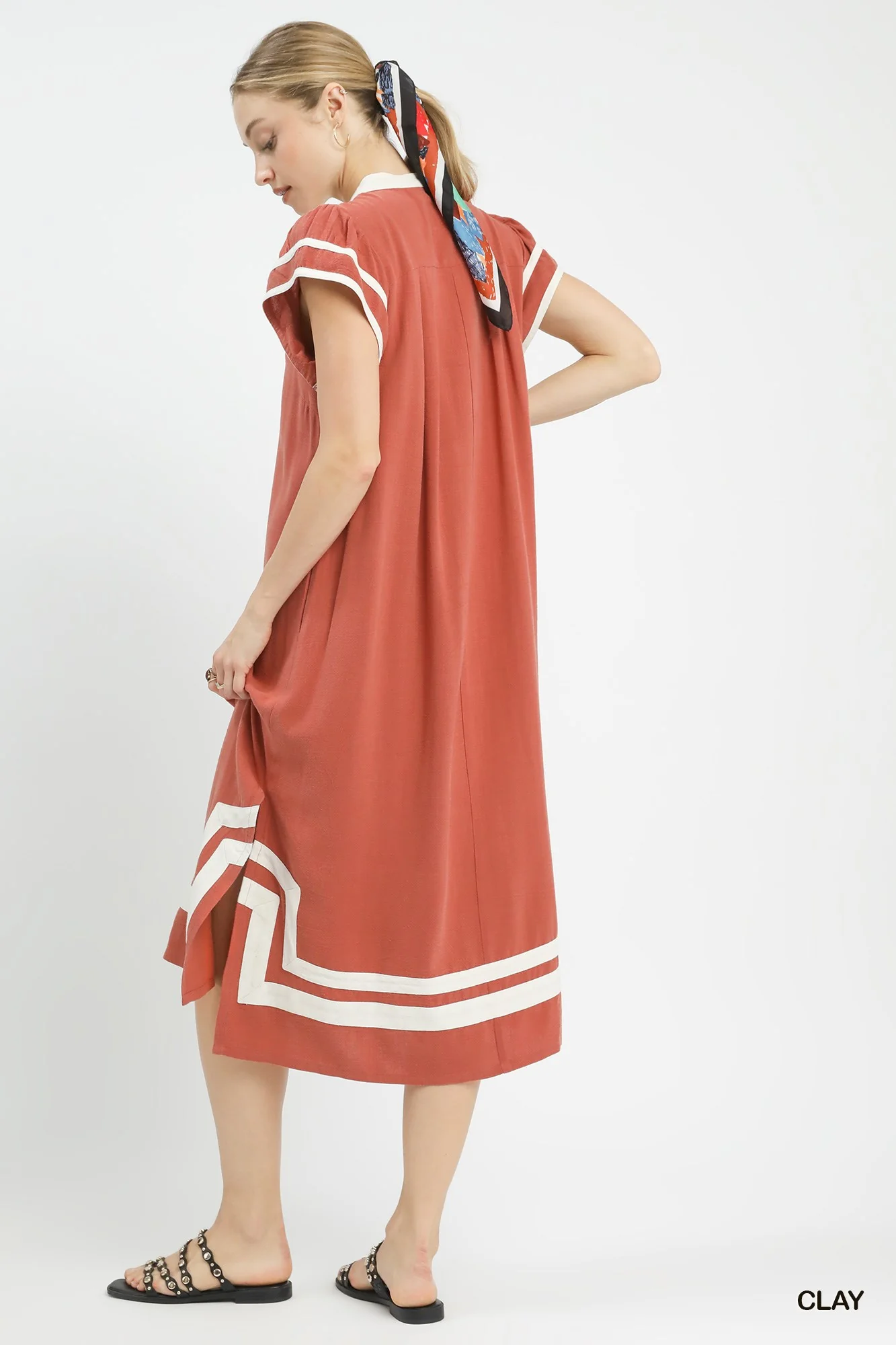 Umgee Linen Cotton Contrast Neckline Midi Dress - Image 2