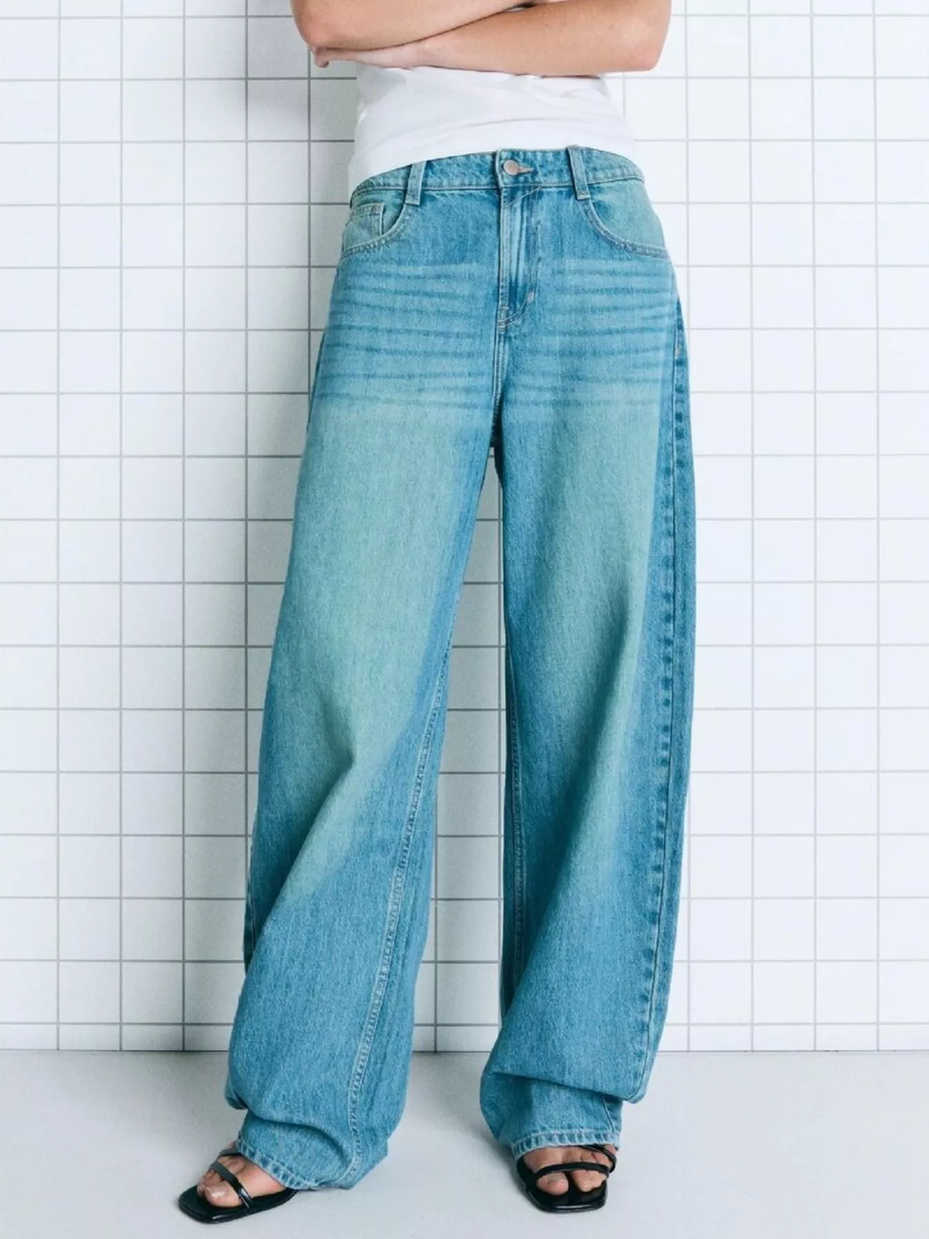 Wide Leg Washed Jeans - Image 14